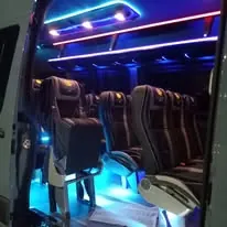Asientos de van con iluminación ambiental